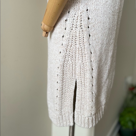 Long Knitted Vest - Picture 4 of 10